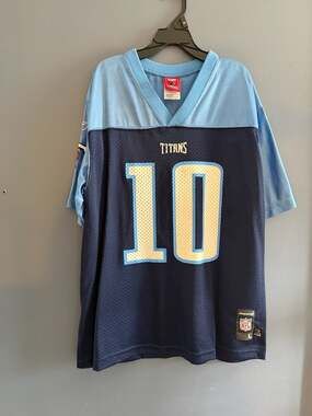 VINCE YOUNG Tennessee TITANS Football REEBOK Replica Youth L Jersey NEW Blue